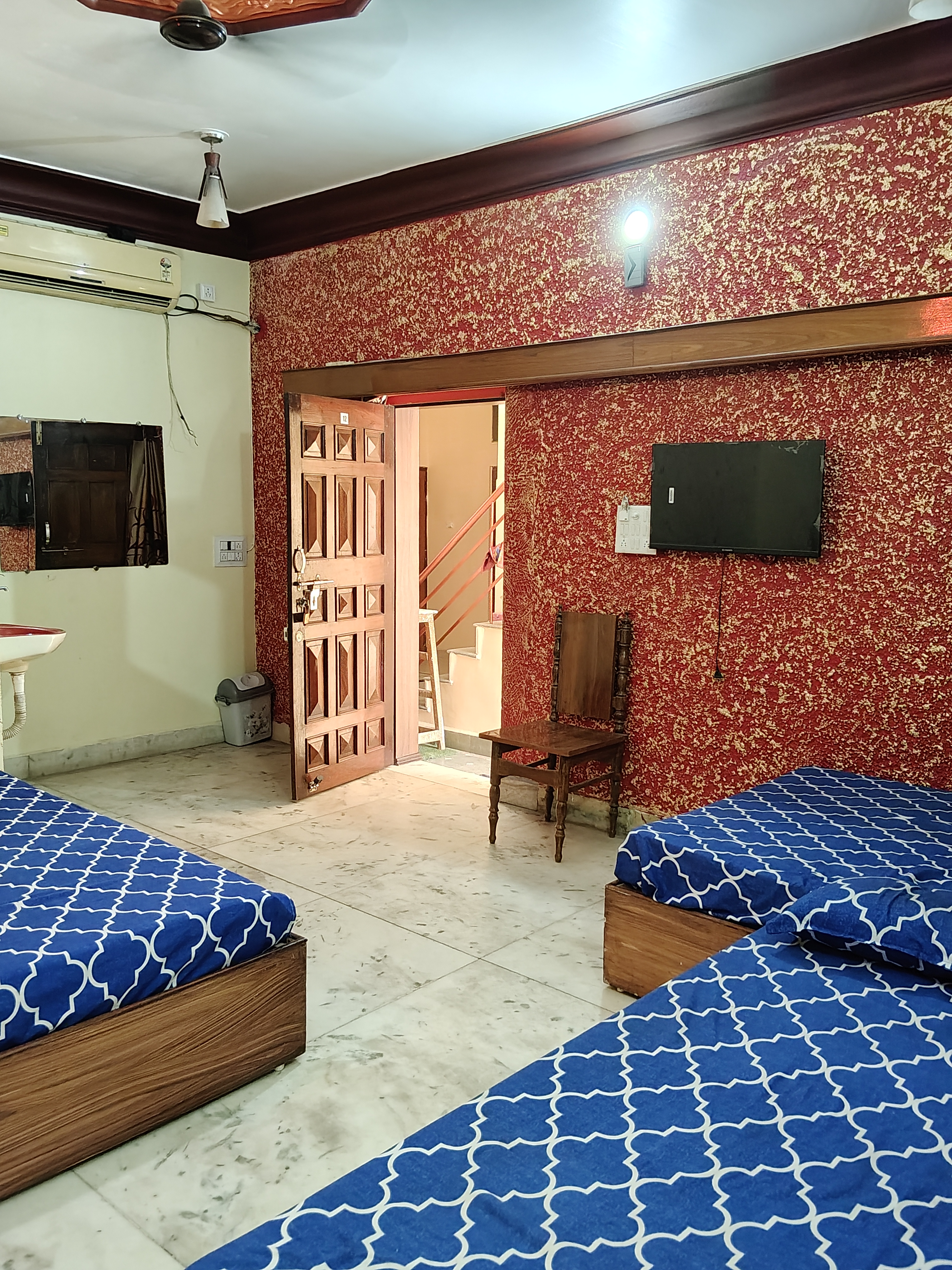 Modern luxury bathroom facilities in Ujjain hotel near Mahakal temple